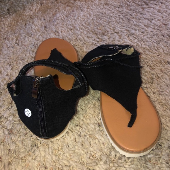 Black and Tan Sandals - Picture 5 of 5